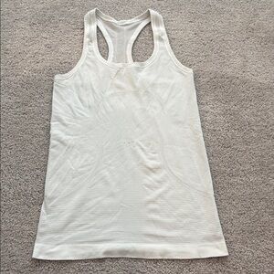 Super cute white lulu razorback!!